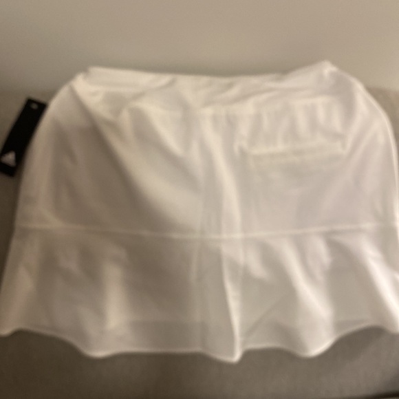 NWT Adidas white golf skort (shorts attached) 2 front pockets, 1 back pocket - Picture 6 of 8